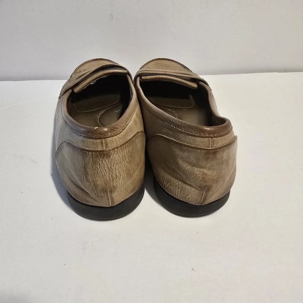 Tan Faux Leather Penny Loafers with Floral Lining and Fringe Detail 7.5‎